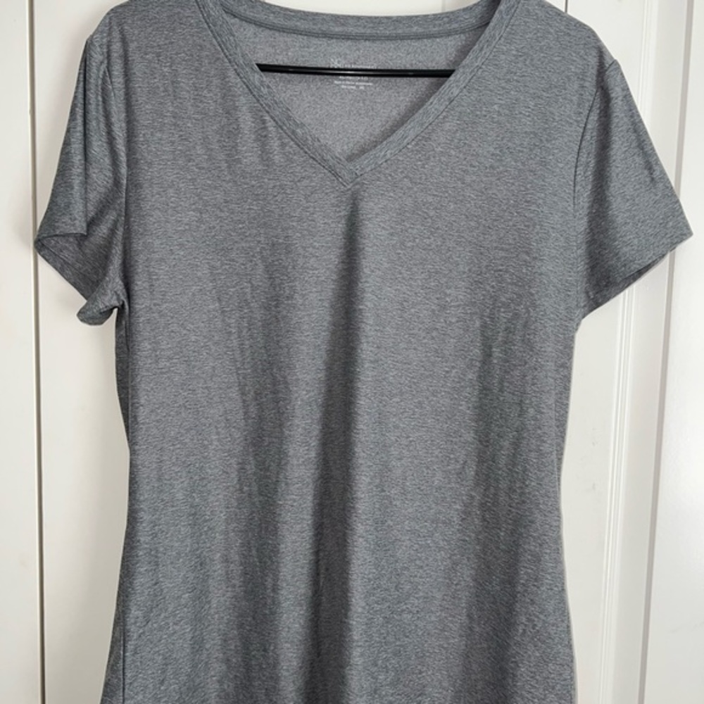 no boundaries Juniors Dri-Fit XLarge 15/17. Grey. V-Neck, Short Sleeve. Like New